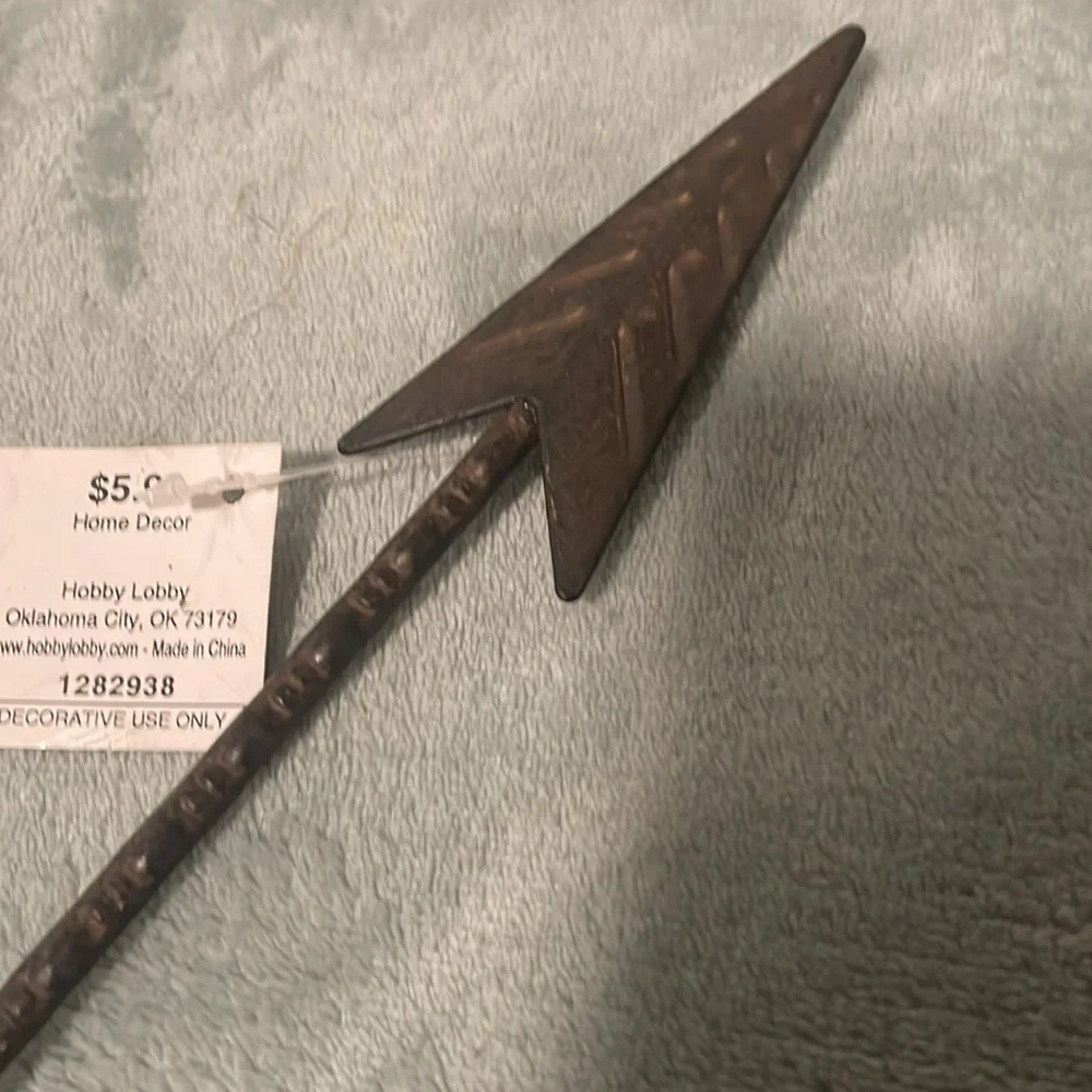 Hobby Lobby rustic brownish Arrow Wall decor never used still has tags!